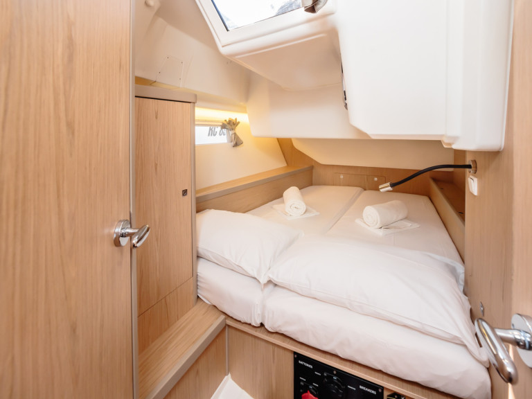 Yacht charter Villa San Giovanni cheap Oceanis 45