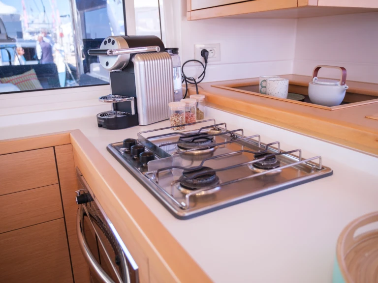 Yacht charter Marseille cheap Lagoon 450 F