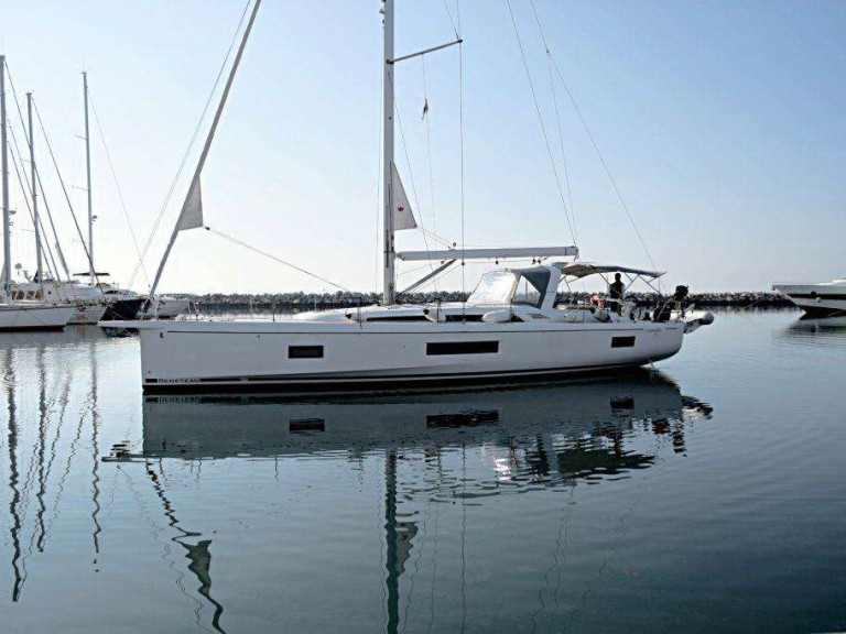 Sailboat rental in Alimos - Bénéteau Oceanis 51.1