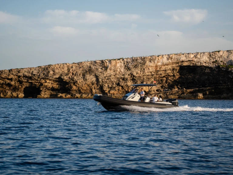 Boat rental Grand Boats Golden Line G850LF in Il-Kalkara on Samboat