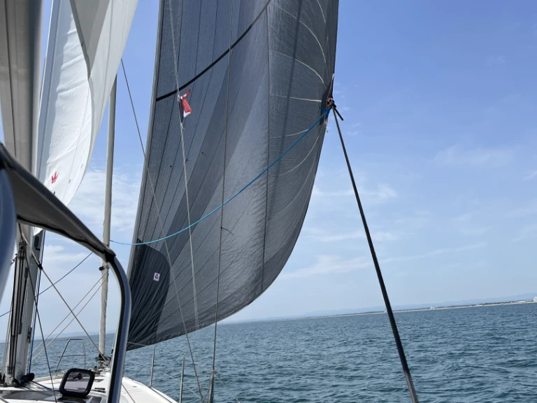 Sailboat rental in Port-Camargue - Dufour Dufour 470