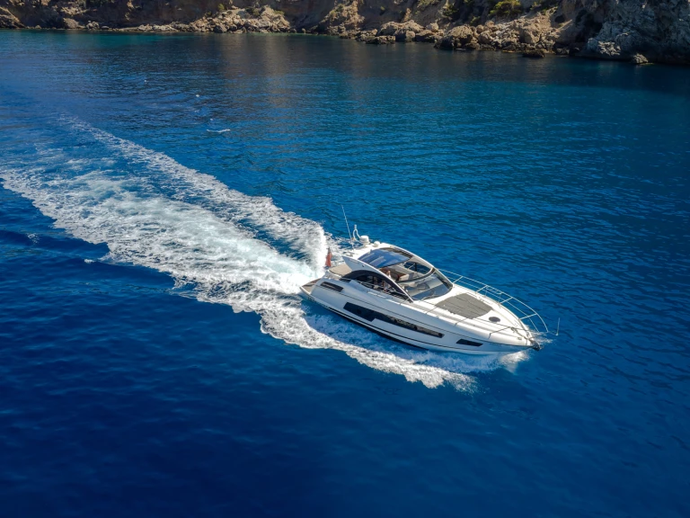 Motorboat rental in Vilamoura - Sunseeker San Remo 53