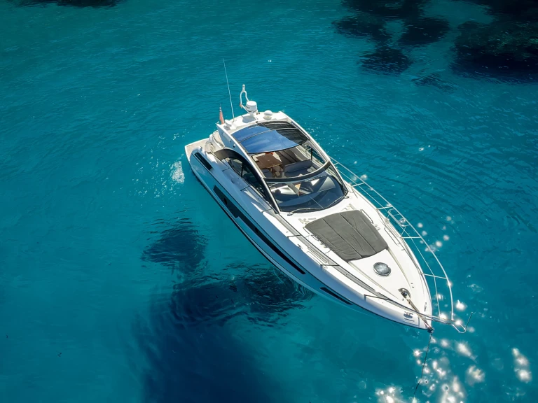 Boat rental Sunseeker San Remo 53 in Vilamoura on Samboat