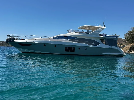 Bareboat Rental Motorboat Azimut with a boat licence
