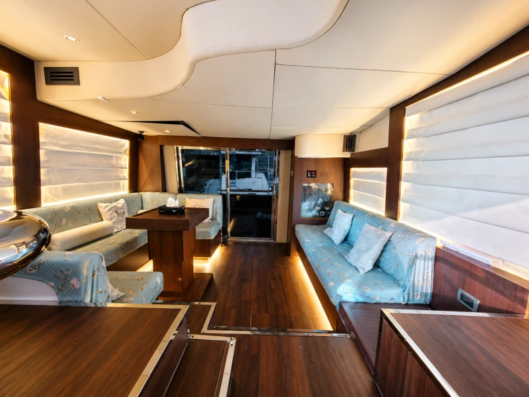 Motorboat rental in Dubai Marina - Custom Made 50 MY