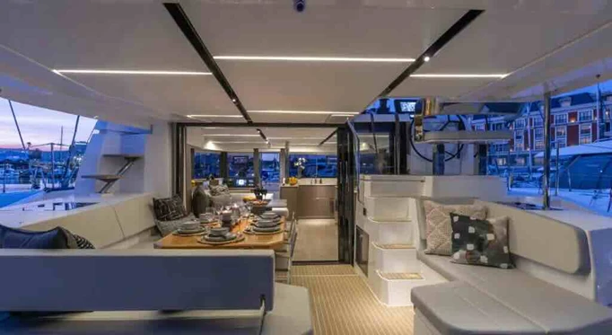 Bareboat Rental Catamaran Leopard Catamarans / Robertson & Caine with a boat licence