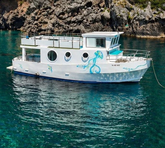 Motorboat rental in Porto di Giardini - monstes monstes