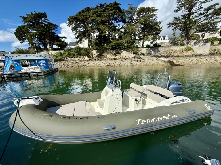 Rent a Capelli Tempest 570 Combrit