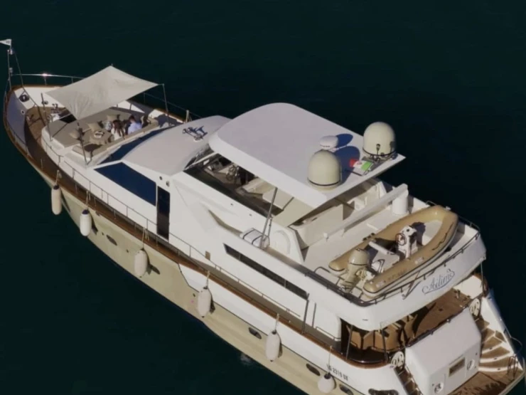 Luxury Yacht for rent Salerno at the best price