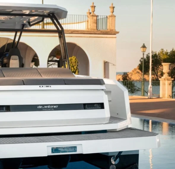 Bareboat Rental Motorboat De Antonio with a boat licence
