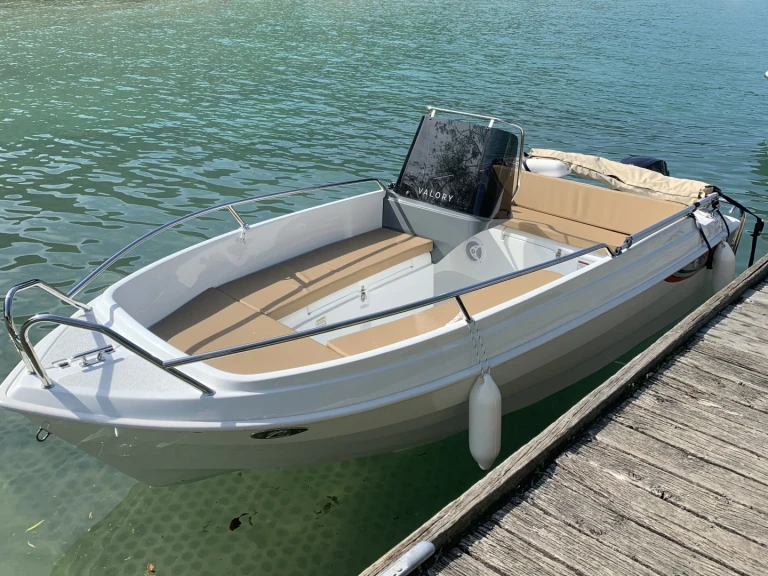 Motorboat rental with or without captain Valory Annecy