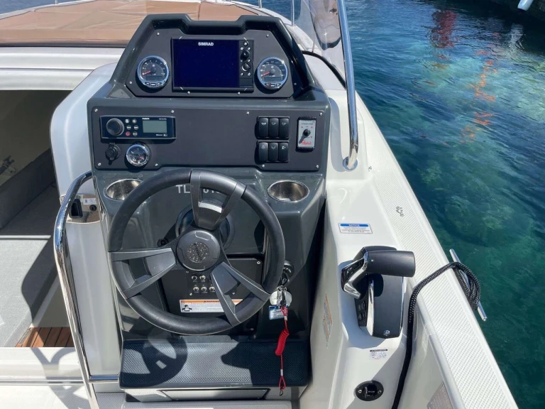 Boat rental Quicksilver Activ 755 Sundeck in Marina (City) on Samboat