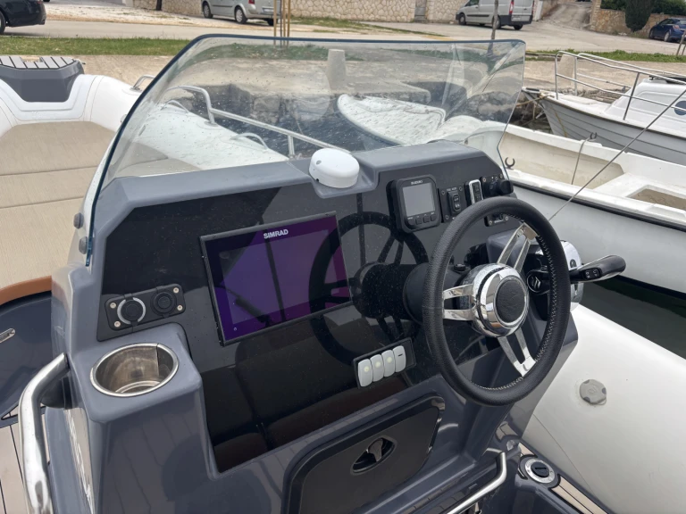 Boat rental Zodiac Medline 7.5 in Trogir on Samboat