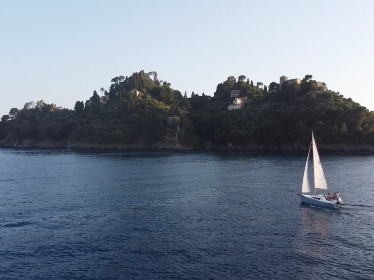 Sailboat for rent Rapallo at the best price