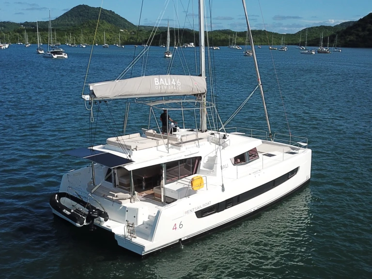 BALI 4.6 5 CABINES NUM 4 BALI 4.6 5 CABINES NUM 4 charter bareboat or captained in  Le Marin