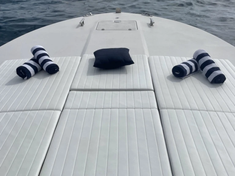 Boat rental Itama Itama 38 in Sorrento on Samboat