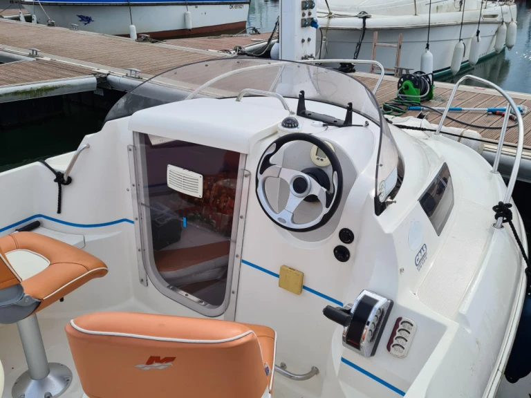 Boat rental Quicksilver Quicksilver 470 Cruiser in Dunkerque on Samboat