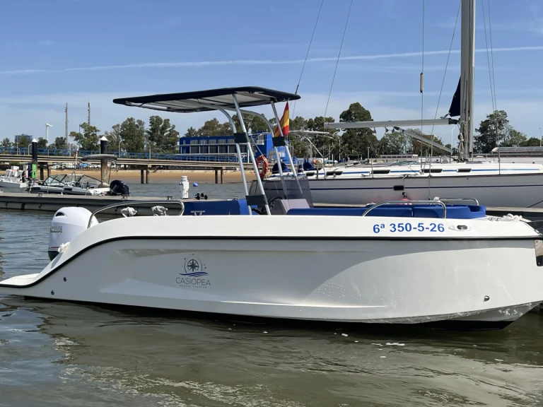 Motorboat rental in Real Club Marítimo de Huelva - Bey Yacht Bey 18