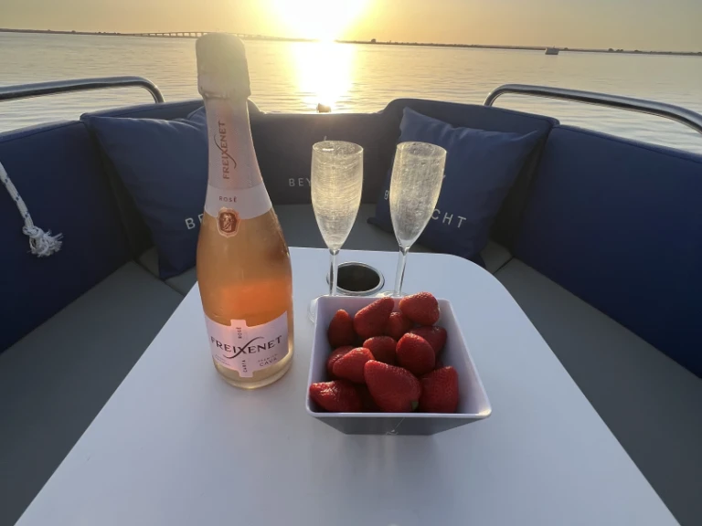 Bareboat Rental Motorboat Bey Yacht with a boat licence
