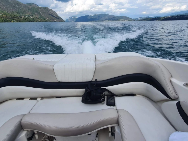 Bareboat Rental Motorboat Glastron with a boat licence