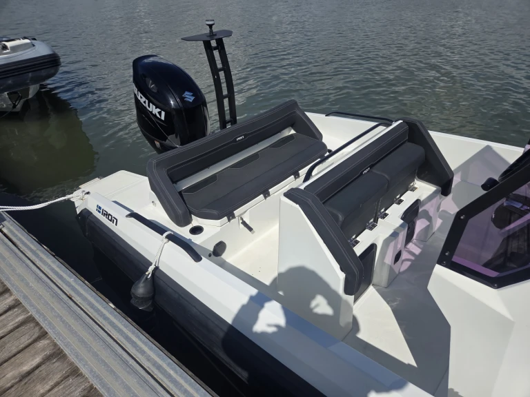 Motorboat for rent Vannes at the best price