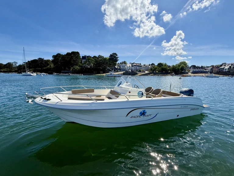 Yacht charter Combrit cheap Pacific Craft 670 Open