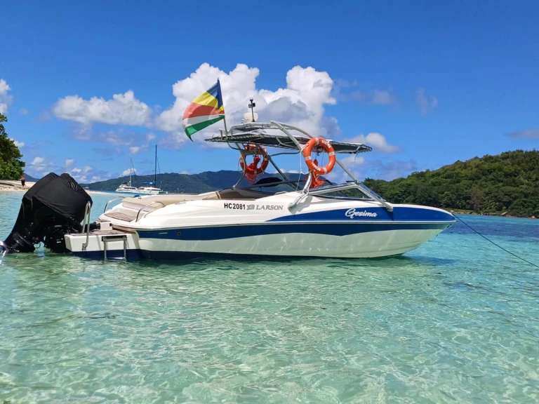 Motorboat for rent Baie Sainte Anne at the best price