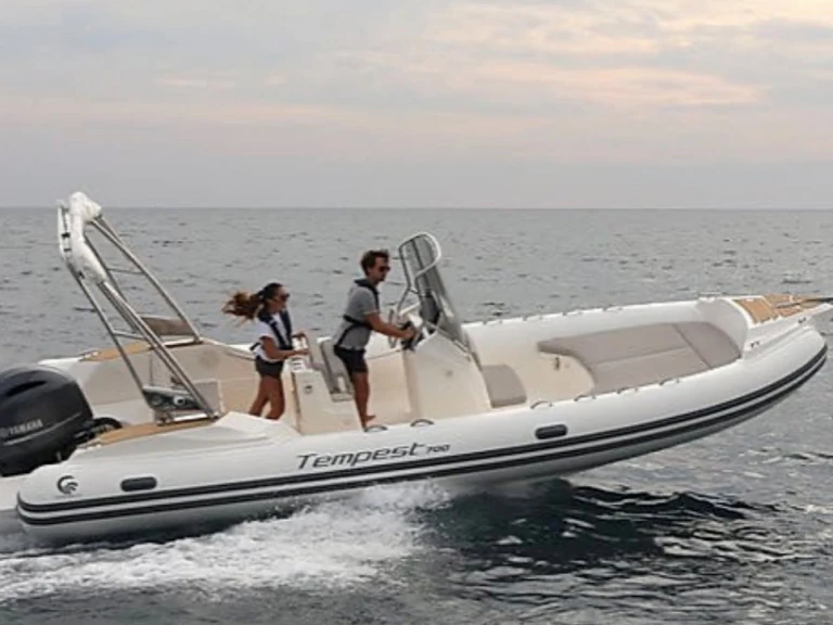 Boat rental Capelli Tempest 700 Sun in France on Samboat