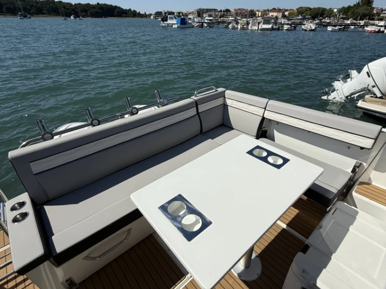 Rent a Jeanneau Merry Fisher 895 Cruiser Medulin