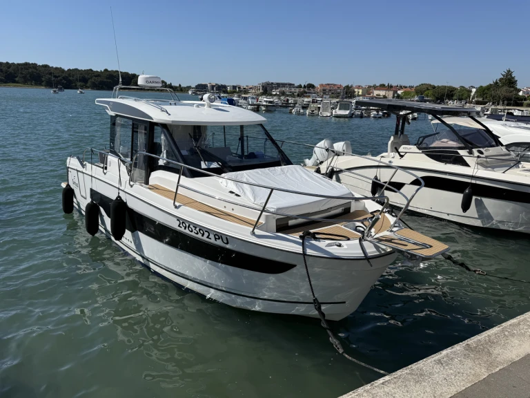 Motorboat rental in Medulin - Jeanneau Merry Fisher 895 Cruiser