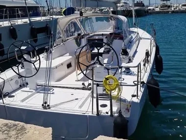 Rent a Bénéteau First 36 Lávrio