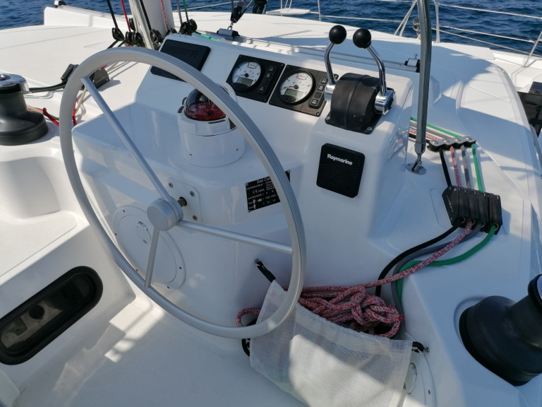 Catamaran for rent Lefkáda at the best price