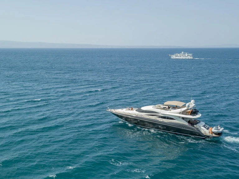 Boat rental Sunseeker Sunseeker Manhattan 84 in Split on Samboat