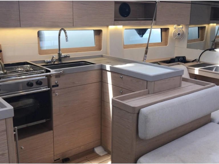 Sailboat rental in Nikiána - Bénéteau Oceanis 51.1