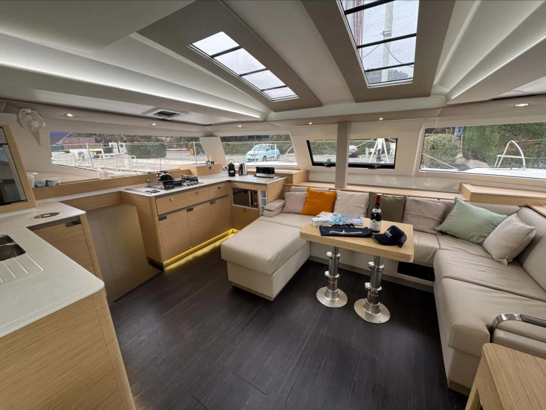 Boat rental Fountaine Pajot Elba 45 S in Cogolin on Samboat