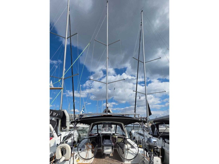 Bénéteau Oceanis 41.1 charter bareboat or captained in  Gouvia