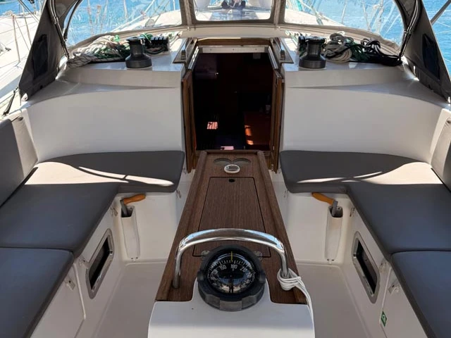 Bareboat Rental Sailboat Bavaria with a boat licence