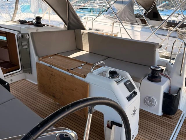 Bareboat Rental Sailboat Jeanneau with a boat licence