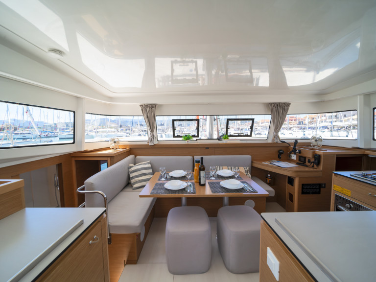 Yacht charter Lefkáda cheap Excess 11