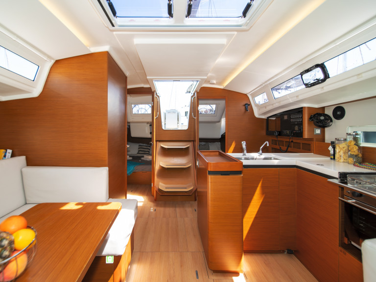 Sailboat rental with or without captain Jeanneau Lefkáda