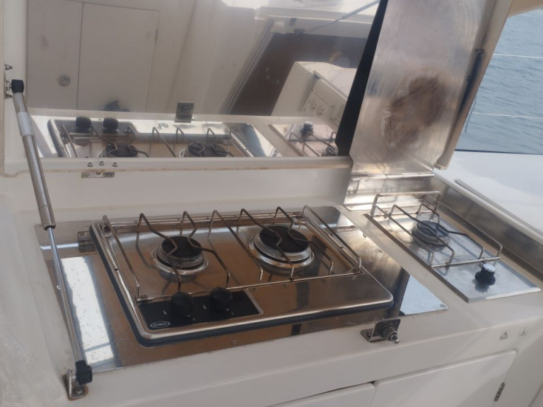 Jeanneau Sun Loft 47 in Gouvia on SamBoat