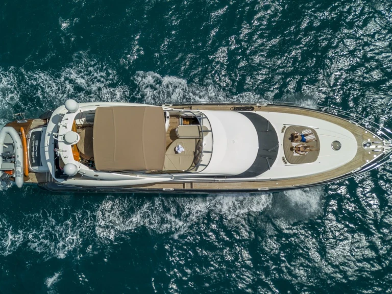 Bareboat Rental Luxury Yacht Sunseeker with a boat licence