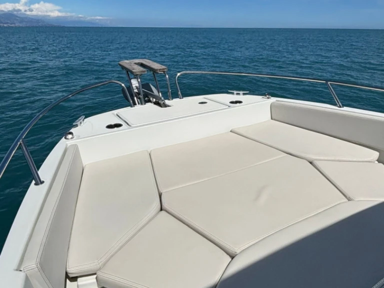 Yacht charter Antibes cheap Flyer 7 SPACEdeck
