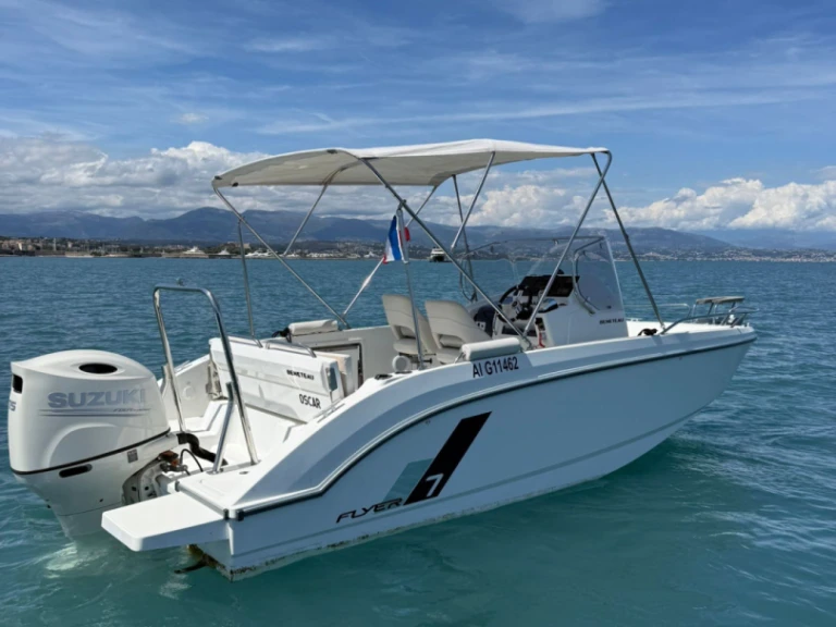 Boat rental Bénéteau Flyer 7 SPACEdeck in Antibes on Samboat