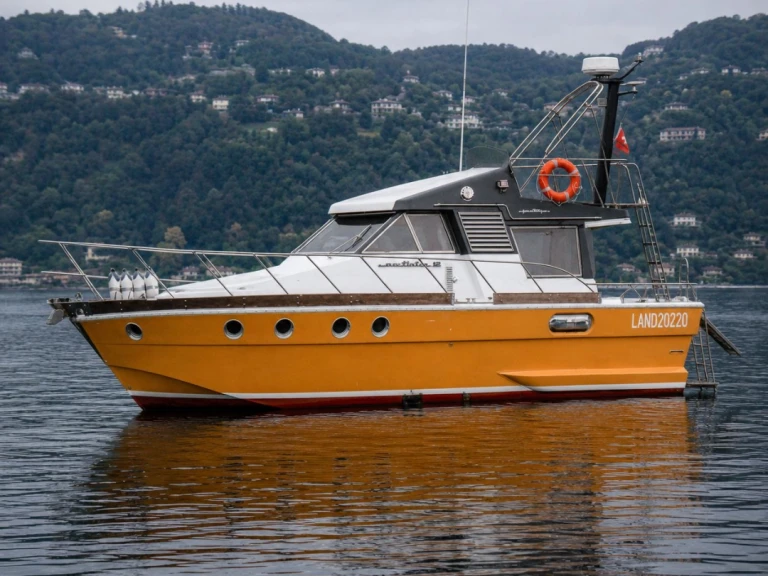 Posillipo Martinica 42  in Angera on SamBoat