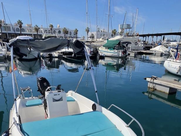Stable 400 in Alicante on SamBoat