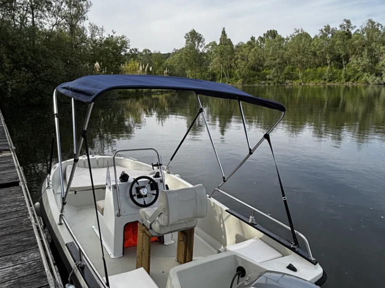 Motorboat for rent Villennes-sur-Seine at the best price