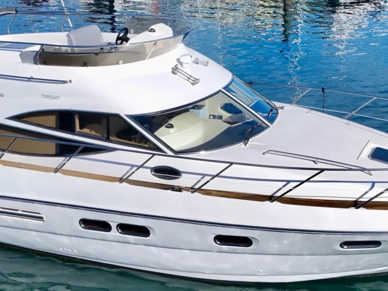 Rent a Sealine F425  Antibes