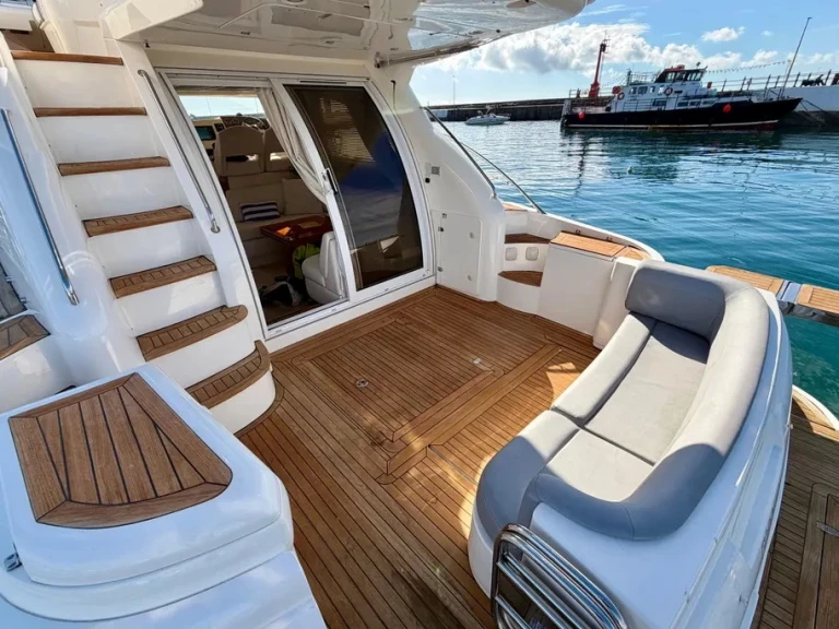 Luxury Yacht rental in Antibes - Sealine F425 