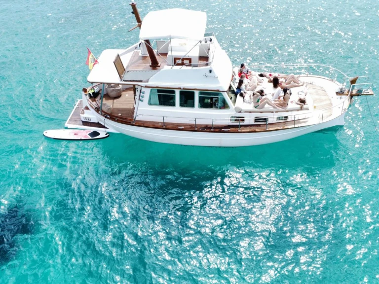 Boat rental Myabca 42 Fly in Palma de Mallorca on Samboat